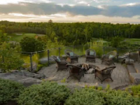 Muskoka Bay Resort Hotels in Gravenhurst