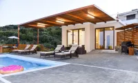 Seaside Summer Bliss - Aurora Luxury Pool Paradise - Pool