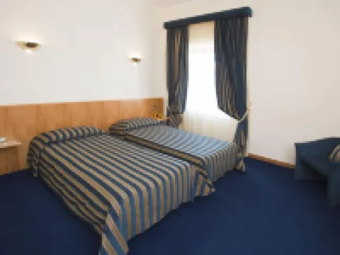 拉豐特戴拉斯託雷酒店 伊塞爾尼亞省酒店