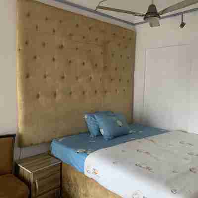 New Travellers Lodge Rooms