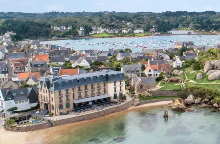 Castel Beau Site Отели рядом с достопримечательностью «Ploumanac'h LIghthouse»