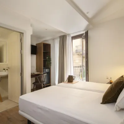 Som Nit Port Vell Hotels near Barceloneta