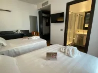 Card International Hotel Hoteles cerca de Plaza Cavour