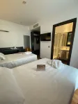 Card International Hotel Отели рядом с достопримечательностью «Area giochi inclusiva "Tutti a bordo!"»