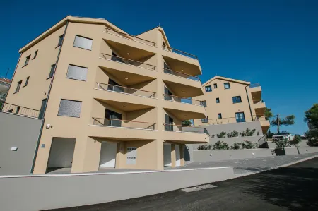 Oleander Urban Suites, High-Speed Internet, Beach at 250, Pet Friendly Отели в г. Трогир