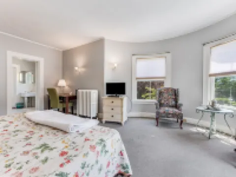 Castle Manor Inn Hotels in Gloucester