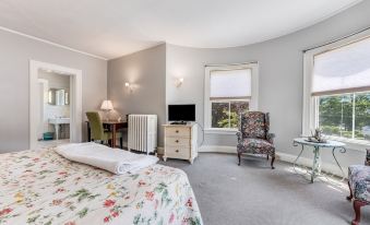 Castle Manor Inn