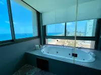 Carmel Hotel Holiday Apartments - Hot Tub