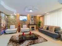 هوتل سي جي ات وجوتا أيربورت Hotels near سيمون بوليفار سنترال بارك