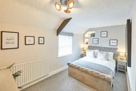 Host & Stay - 19 West End