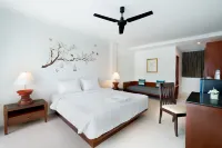 Hill Myna Holiday Park & Cafe