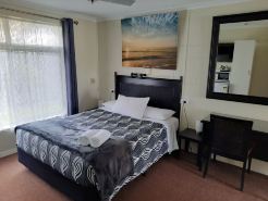 Flying Spur Motel
