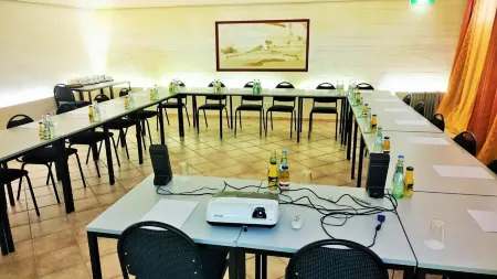 Atomis Hotel Düsseldorf City Отели рядом с достопримечательностью «Stadtmuseum»