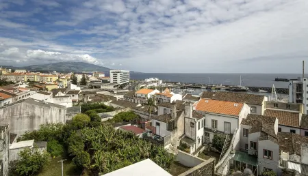 Market Place Отели рядом с достопримечательностью «Nucleo de Santa Bárbara do Museu Carlos Machado»