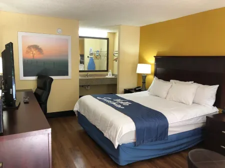 Days Inn by Wyndham King/Winston Salem Area Отели в г. Шолс