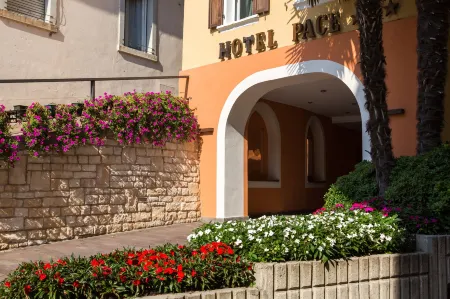 Pace 1954 Hotel Отели рядом с достопримечательностью «City Library Bruno Emmert Arco»