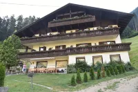 Pension Gasthof Haselstaude Hotels in St. Leonhard in Passeier