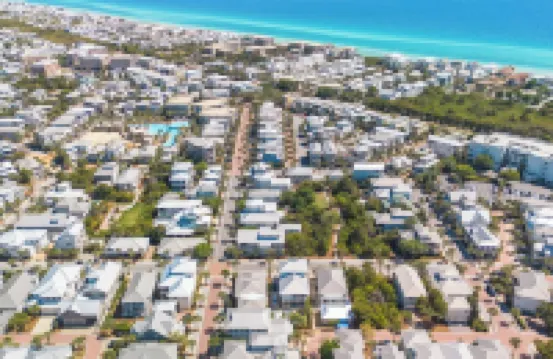 BEAUTIFUL Carriage House in Seacrest, Sleeps 4! FREE TRAM SERVICE & HUGE POOL