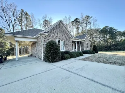 Modern farm Home Close to Jordan lake and Downtown apex Hotels near American Tobacco Trail - White Oak Church Road Parking