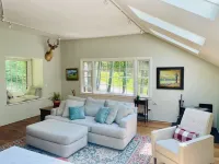 Bright Modern Secluded Vermont Home: Fish Pond + Trails, 5 Mins to Williamstown