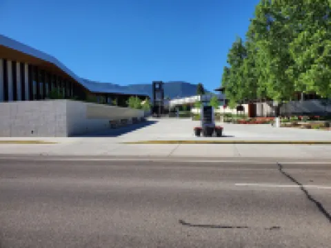 Spacious 2 Bedroom Apartment in Historic Downtown