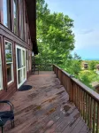 HIDDEN CHALET GEM IN BLUE RIDGE MOUNTAINS,PETS.HOTTUB 4500 ELEVATION SKING OPEN