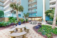 Fifth floor beachfront condo with pool access, washer/dryer, and ocean view Hotels in Okaloosa Island