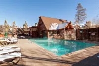 Ski-in/Out Access and Pool Access - Cozy Alpine Retreat 브레켄리지 호텔