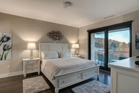 Amazing Balconies with Mountain Views - Elegant Downtown Haven