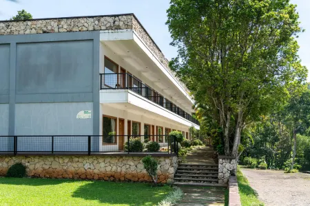 Dago Heuvel Resort Отели рядом с достопримечательностью «Wot Batu»