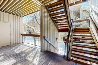 Updated condo overlooking Eagle River - minutes to Beaver Creek & Vail