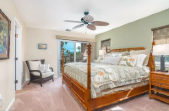 Complimentary Hilton Pool Pass and Scenic Views - Elegant Island Retreat