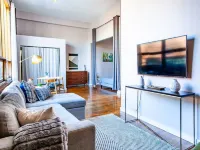 Heart of Historic Downtown with Smart TV and Kitchen - Gorgeous Urban Loft Hotels in Knox County