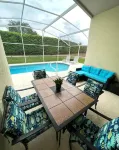 Private Pool and Spacious Outdoor Dining Area - Stunning Oasis Hotels in Davenport