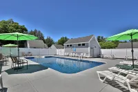 Heated Saltwater Pool and Ski Resort Access - Cozy Mountain Retreat فنادق في كيلنغتون