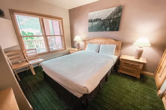 Panoramic Mountain Views and Cozy Comfort - Stunning Ski Retreat