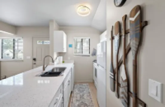 Karmen’s Lake Cottage C