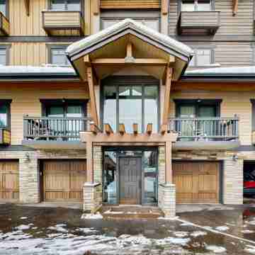 Phoenix 130 Hotel Exterior