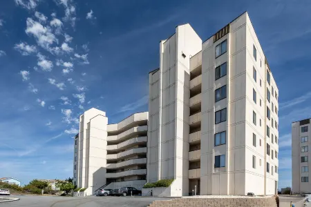 Oceanfront Paradise - Summer Breeze Condo, Pool, Internet Отели в г. Эмералд Айл