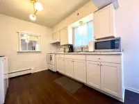 Cozy 2BR Mid-Century Townhouse w/Parking Near Downtown Ann Arbor & The Big House
