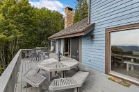 Expansive Mountain Views and Game Room - Spacious Retreat