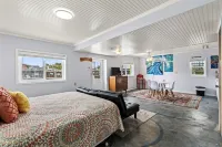 Pool and Game Room with Soaking Tub - Charming Beach Retreat