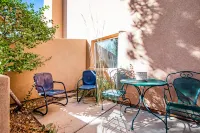 Cozy, Family-Friendly Townhouse with Free WiFi & a Seasonal Shared Pool & Spa