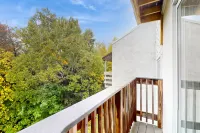 Mountain Condo with Three Pools, Hot Tub, Tennis, Game Room & Gym Hotels in Warren