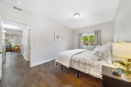 Spacious Condo with Fitness Center and Sauna - Chic Tranquil Retreat Отели в г. Хейден