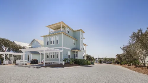Tranquil Beach Access and Spacious Living - Charming Coastal Retreat