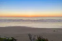 Oceanfront Home with Private Deck & Water Views, Full Kitchen, Free WiFi Hotels in Seal Rock