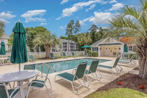 Abundant Amenities and Golf Course Views - Charming Oasis