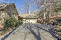 Breathtaking Mountain Retreat with Hot Tub, Game Room