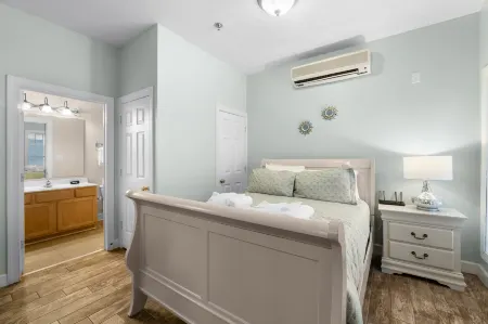 Cozy Studio with Heated Pool and Scenic Beach Access - Charming Retreat